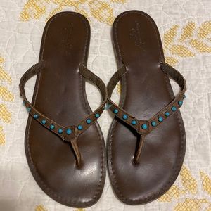 American Eagle flip flops